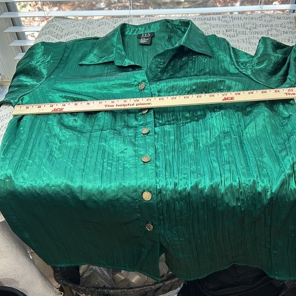 R.Q.T. Green Crinkle Button Up Long Shirt Sz 1X - Picture 11 of 11